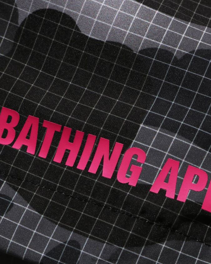 musta naiset A Bathing Ape grid camo shortsit 8HT2D8899
